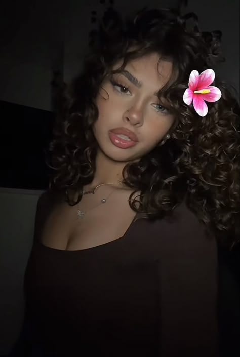 Unveiling 3 Ways: Curly Hair Latina Passion