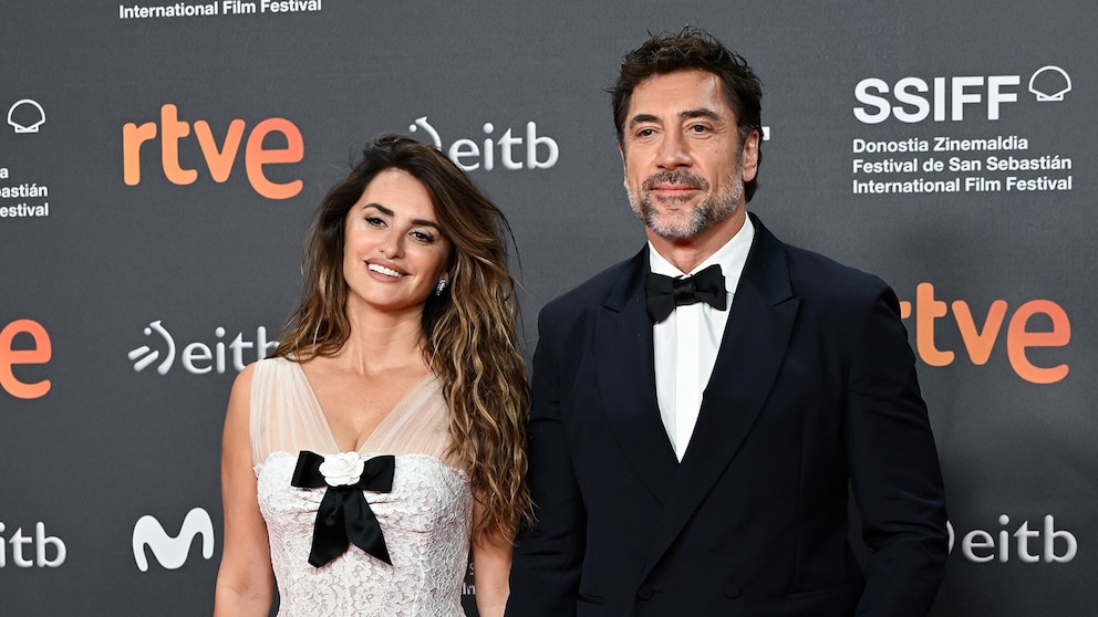 Javier Bardem Pays Tribute To Pen Lope Cruz While Accepting San Javier Bardem Pays Tribute To Pen Lope Cruz While Accepting San