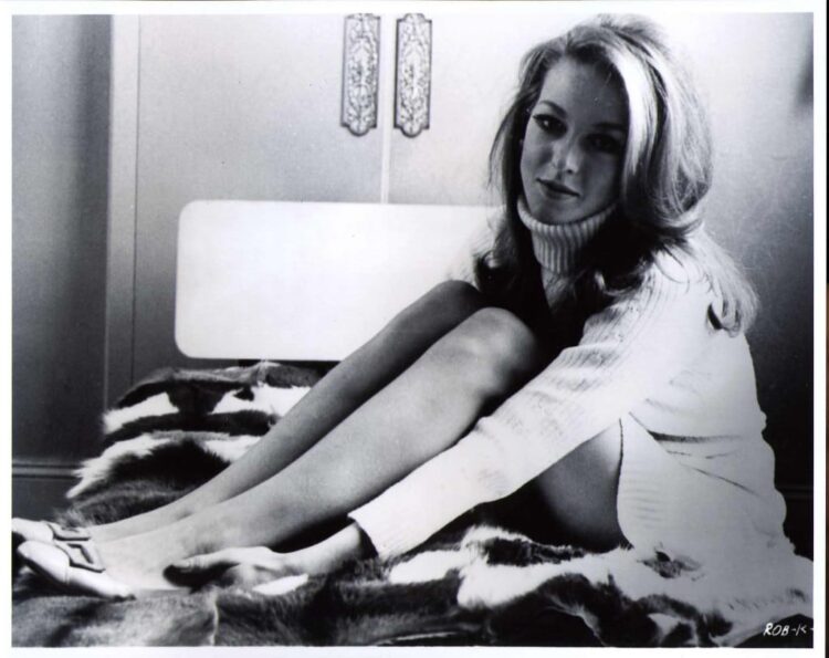 Joanna Pettet: 5 Sizzling Naked Moments