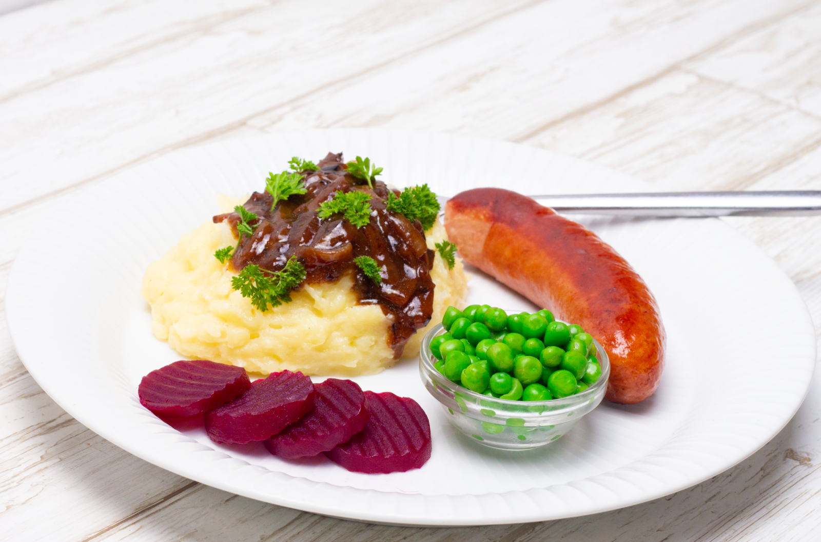 Quintessentially British Dishes To Try In London Bangers And Mash Quintessentially British Dishes To Try In London Bangers And Mash